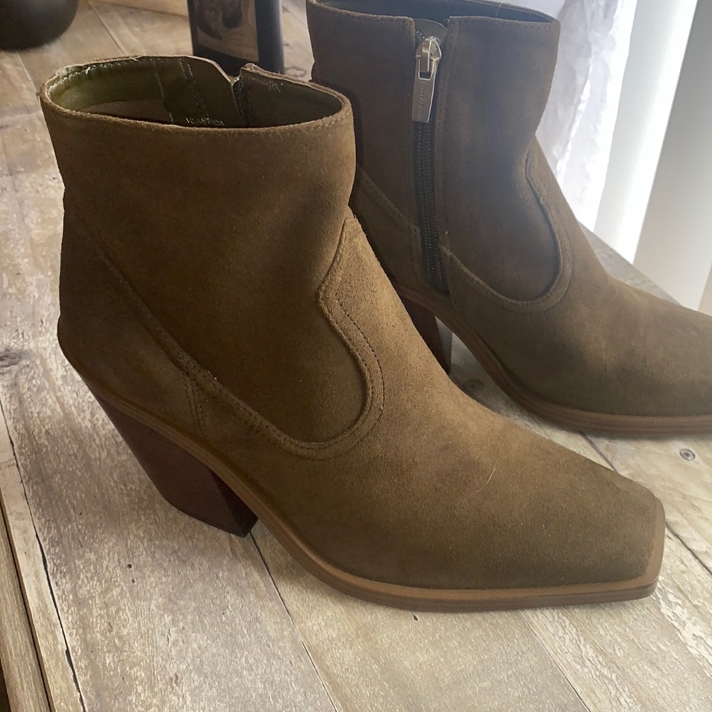 Never worn Vince camuto booties